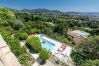 Villa à Nice - Villa conviviale à Nice – Superbe vue, piscine et jeux en plein air