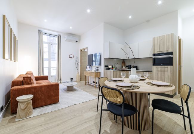 Appartement à Nice - Charmant 2P rénové avec balcon & clim – Port de Nice