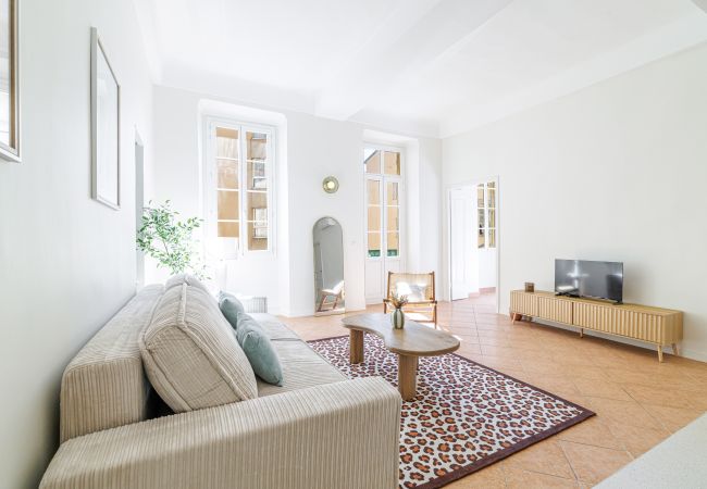 Appartement à Nice - 3P niçois lumineux & clim, entre Port et Garibaldi