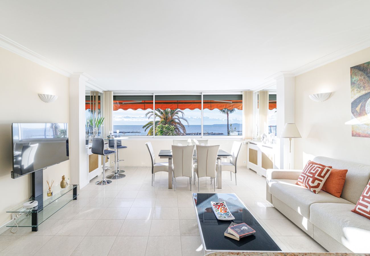 Appartement à Saint-Laurent-du-Var - Vue mer exceptionnelle, front de mer & shopping à pied