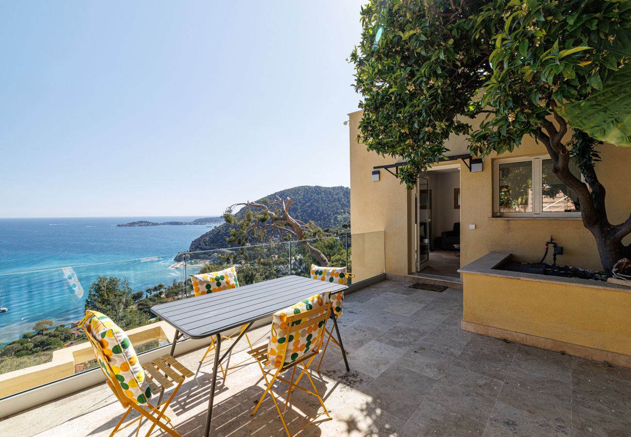 Appartement à Eze - Vue mer spectaculaire • Terrasse & balcon • Clim • Eze