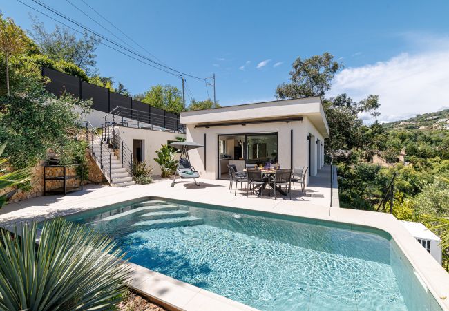Villa à Mandelieu-la-Napoule - Villa Cassandre — Villa contemporaine avec piscine privée à Mandelieu