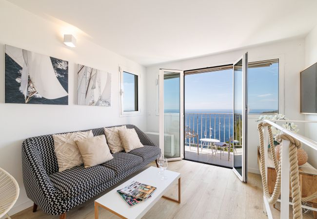 Apartment in Villefranche-sur-Mer - Duplex RENOVE plein SUD, VUE MER, BALCON