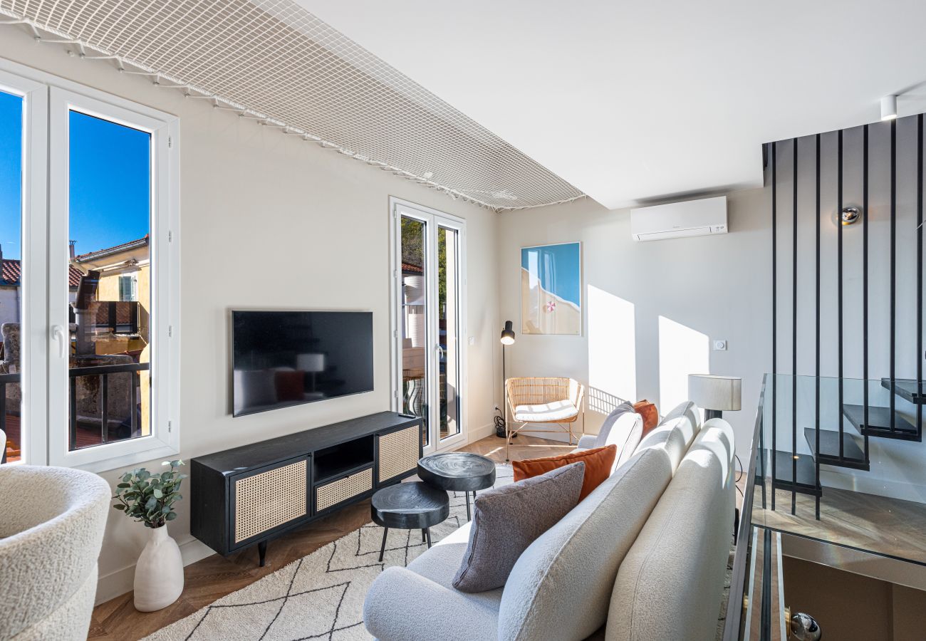 Apartment in Nice - Beautiful modern duplex facing the Port