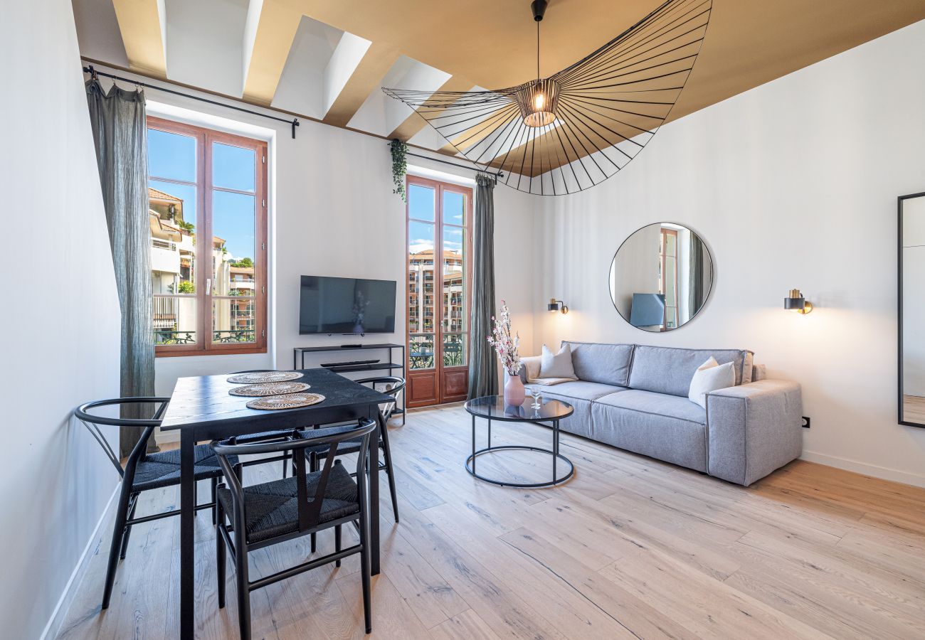 Apartment in Nice - Nice Duplex - Close to Place du Pin - A/C