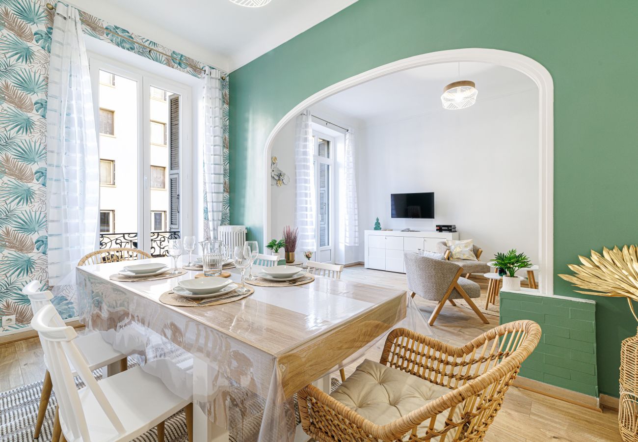 Apartment in Nice - Spacious apartment - Port District - 6 people