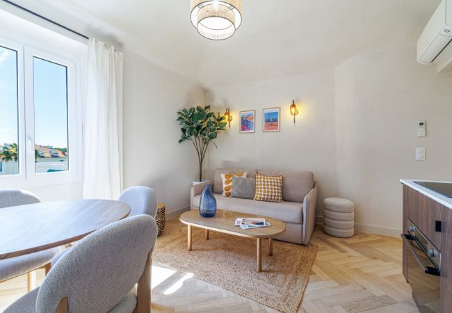 Apartment in Nice - Renovated Apartment – Air-Conditioned – 2 En-Suite Bedrooms