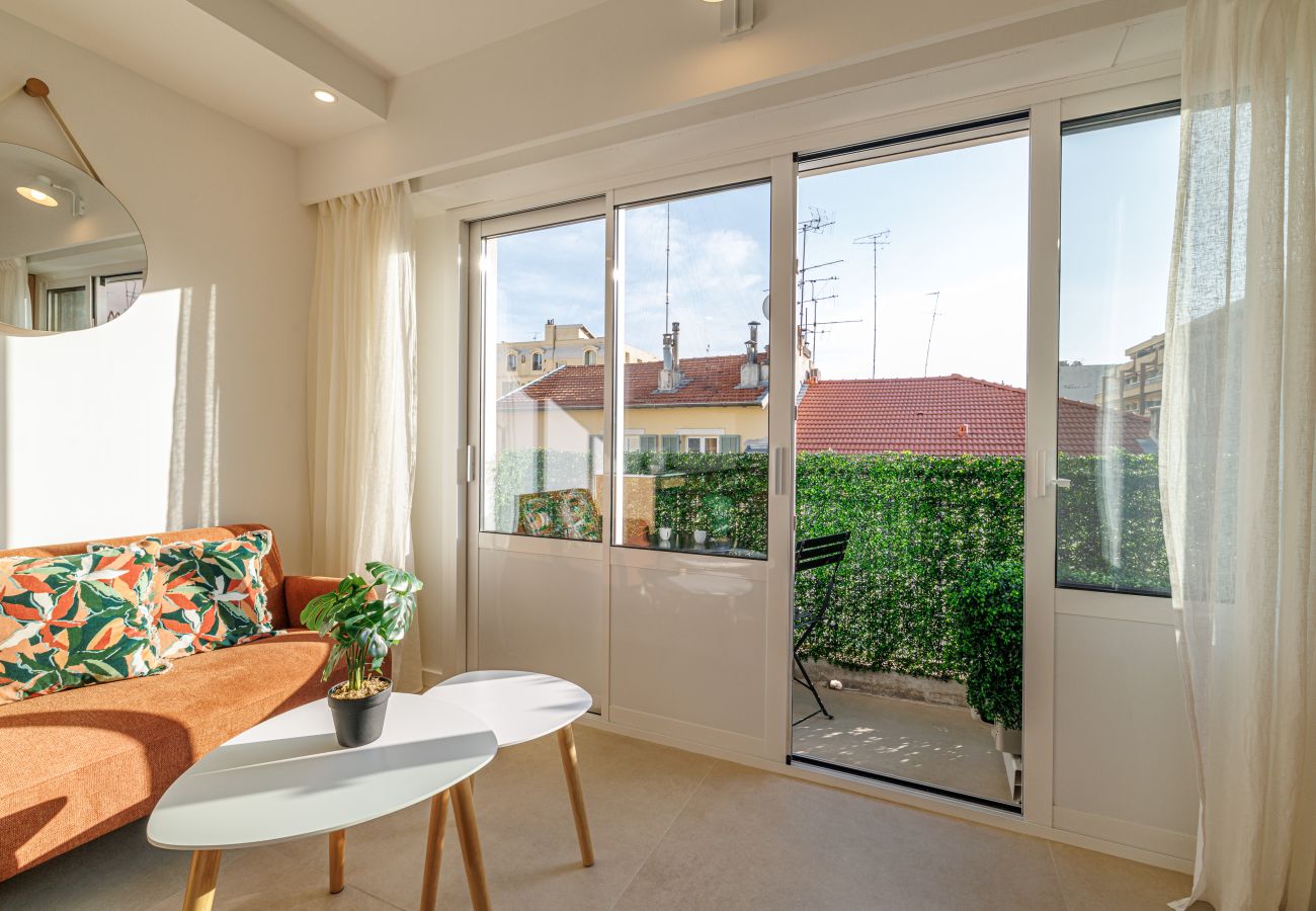 Apartment in Nice - Renovated apartment with south-facing balcony – A/C & Elevator