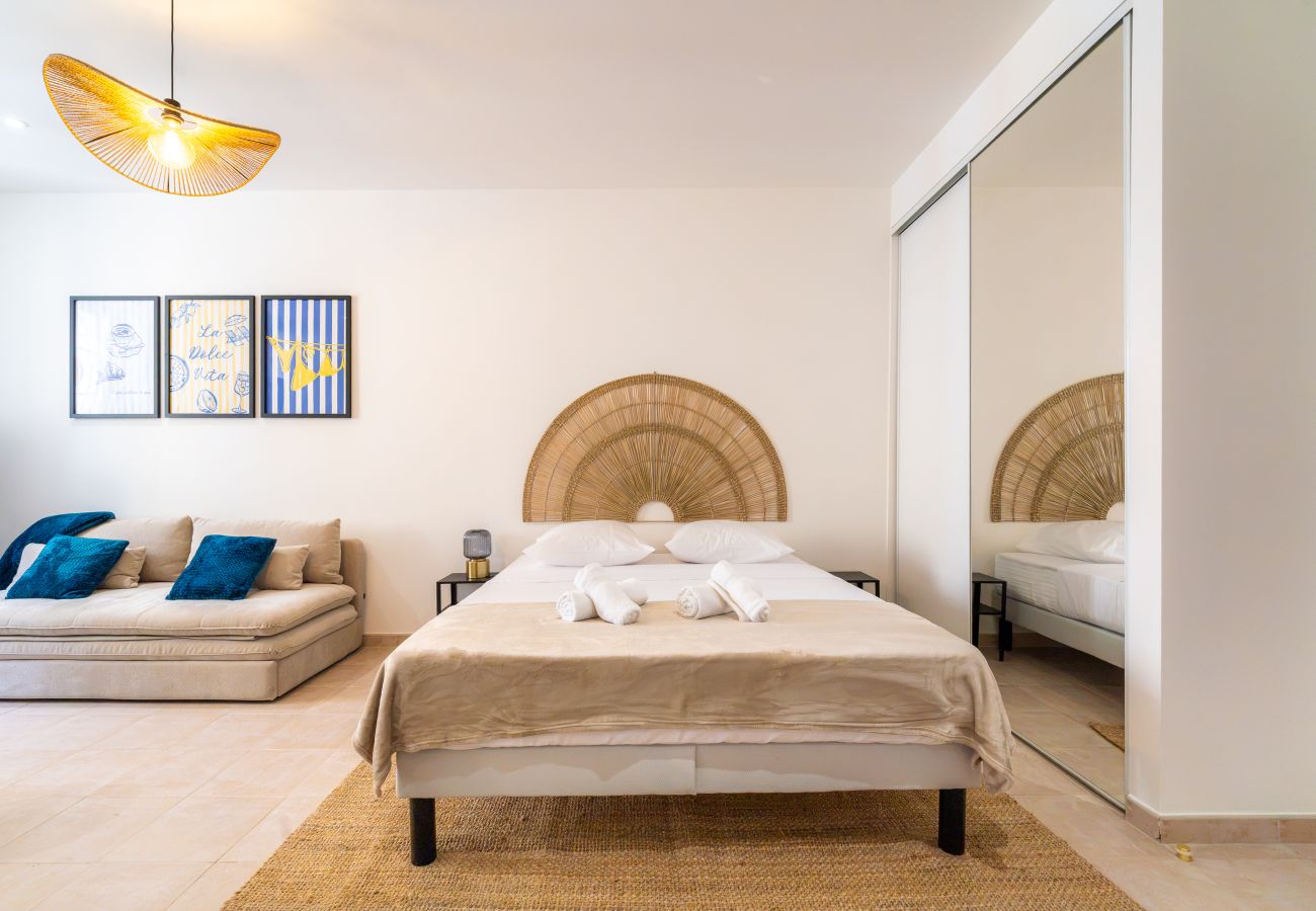 Studio in Nice - Studio on Nice's pedestrian street — A/C, beach