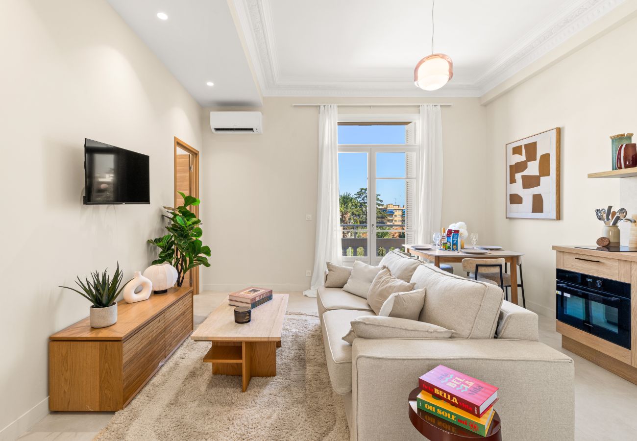 Apartment in Saint-Laurent-du-Var - Air-conditioned 1-bedroom apartment with private terrace