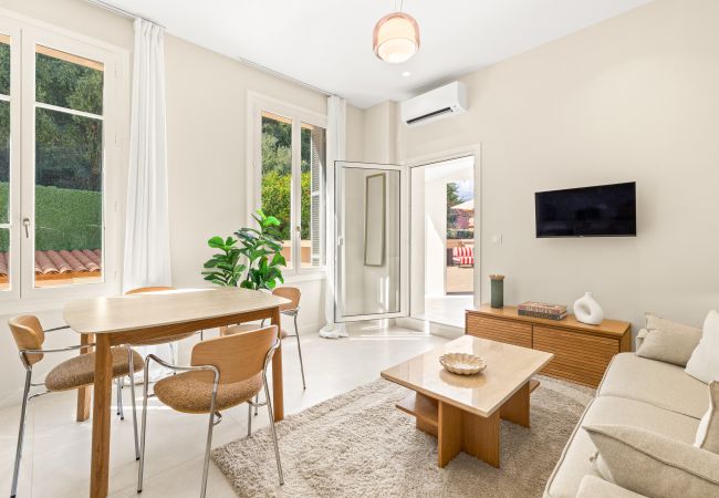 Apartment in Saint-Laurent-du-Var - One-bedroom apartment upstairs, private terrace & air conditioning