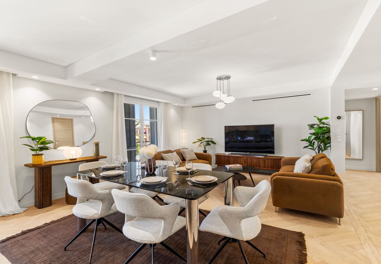 Apartment in Saint-Laurent-du-Var - Air-conditioned top floor: 3 suites & terrace
